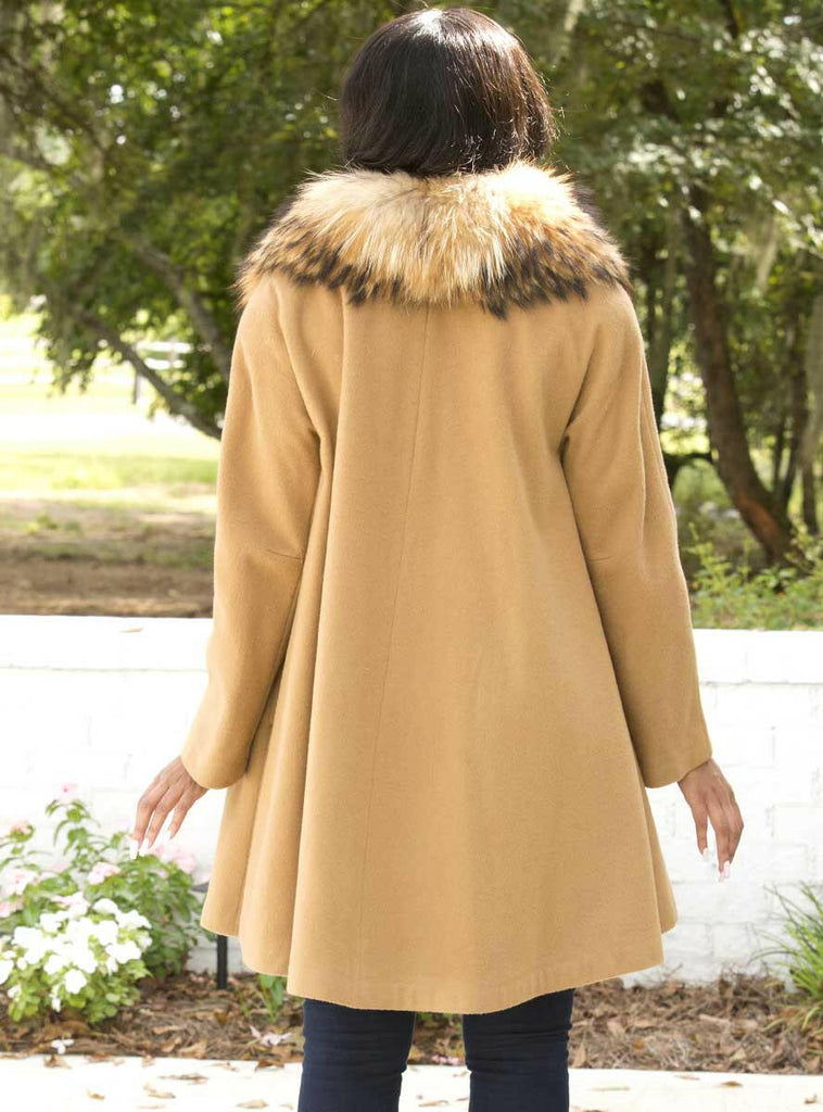 camel cashmere stroller with raccoon fur collar